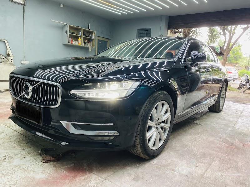 Black Volvo S90 front with flawless gloss after V8Hub bodyshop & paint